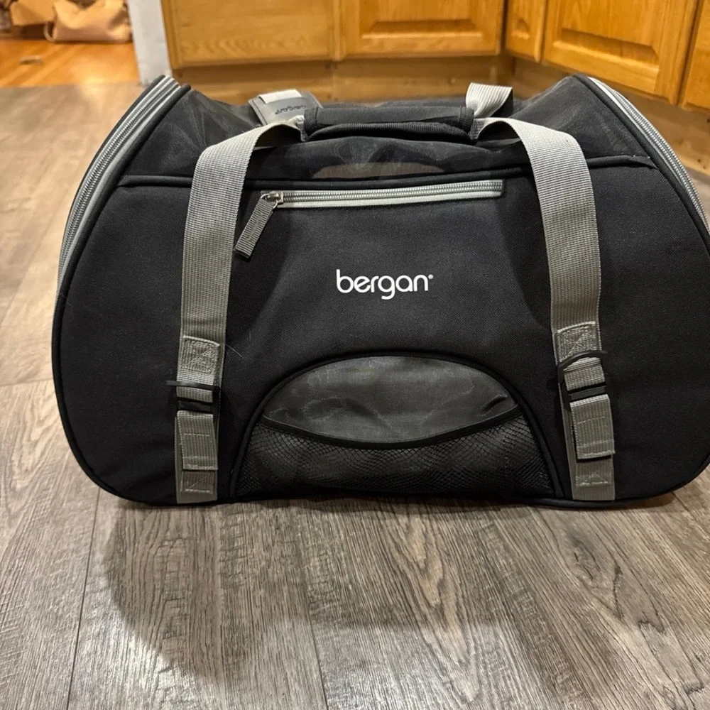 Coastal Bergan pet comfort carrier safe padded dog & cat airline approved vented